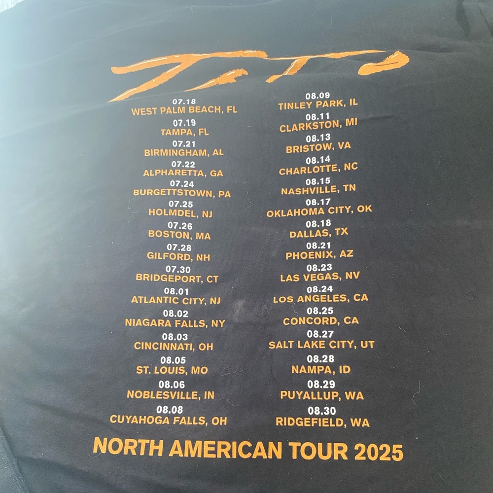 TOTO BAND T-SHIRT BRAND NEW FROM THE CONCERT 2X
